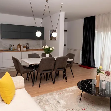 Luxury Lakeview Apartment In Pogradec Exterior photo