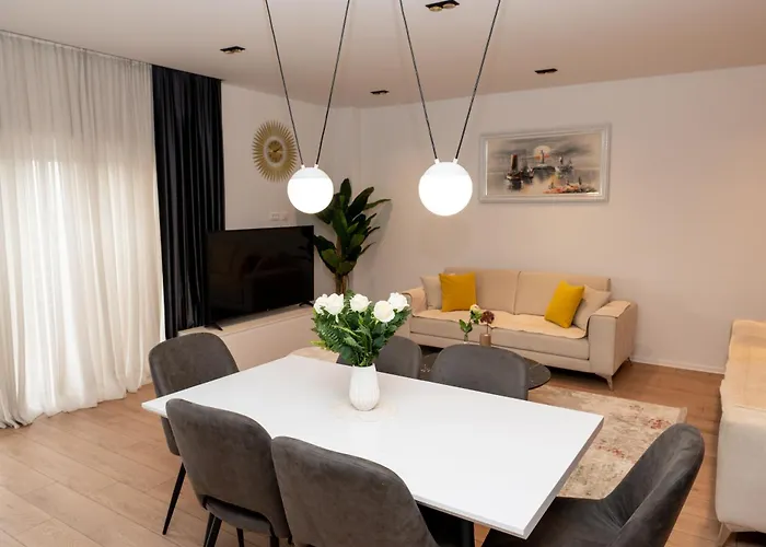Luxury Lakeview Apartment In Pogradec
