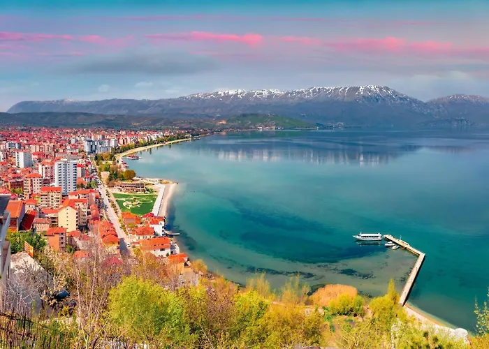 Luxury Lakeview Apartment In Pogradec